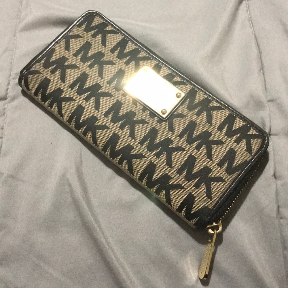 Michale Kors wallet